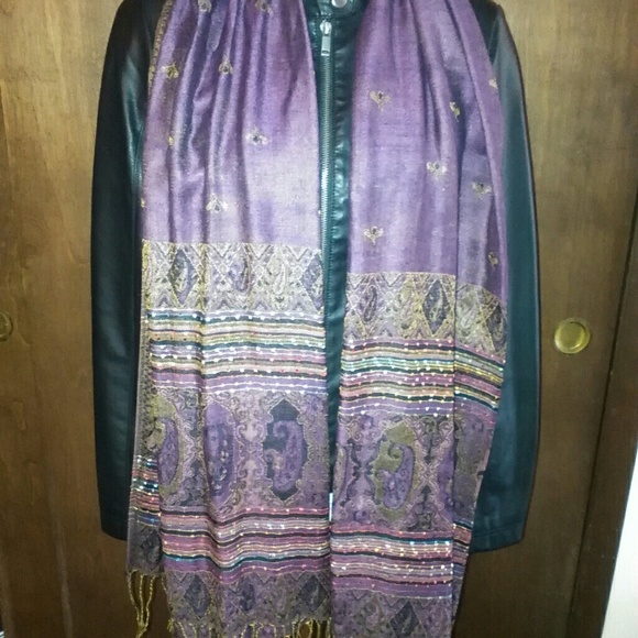 Gorgeous purple gold fringe scarf - Picture 5 of 5